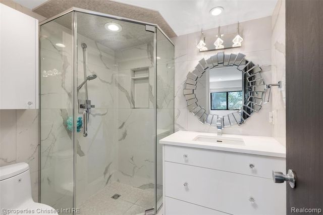 3805 S Lone Pine Rd Road 300, West Bloomfield, MI 48323