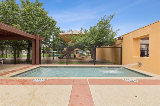 2708 Ferdinand, Grand Prairie, TX 75054