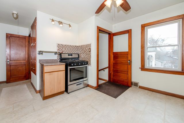 1818 E Washington Street, Joliet, IL 60433