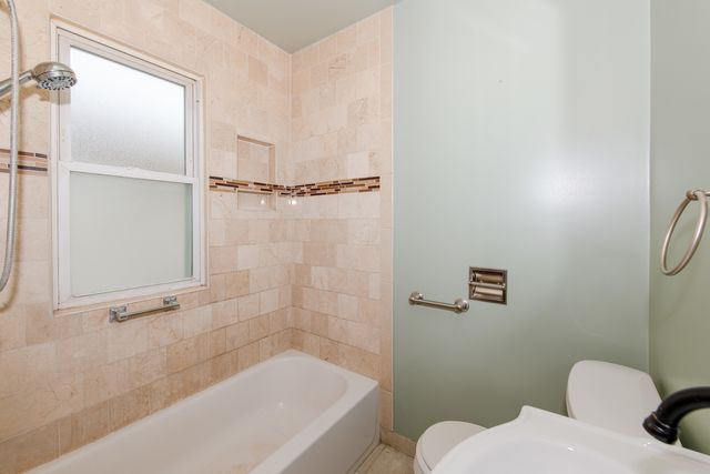 1818 E Washington Street, Joliet, IL 60433