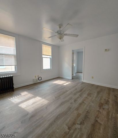 458 Leslie St, Newark City, NJ 07112