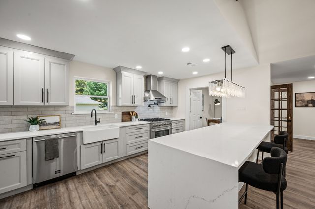 3208 Timberview Road, Dallas, TX 75229