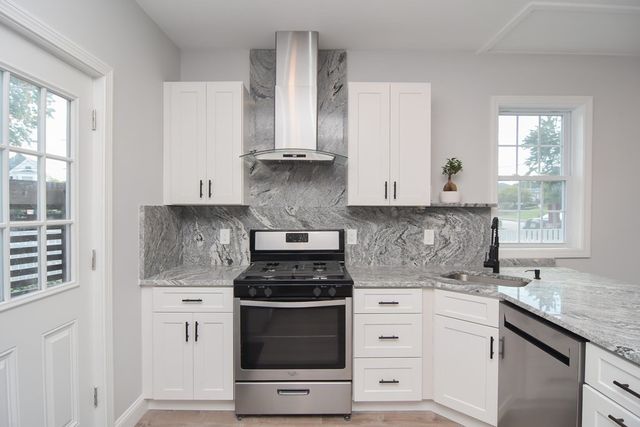 11 Station St, Sharon, MA 02067