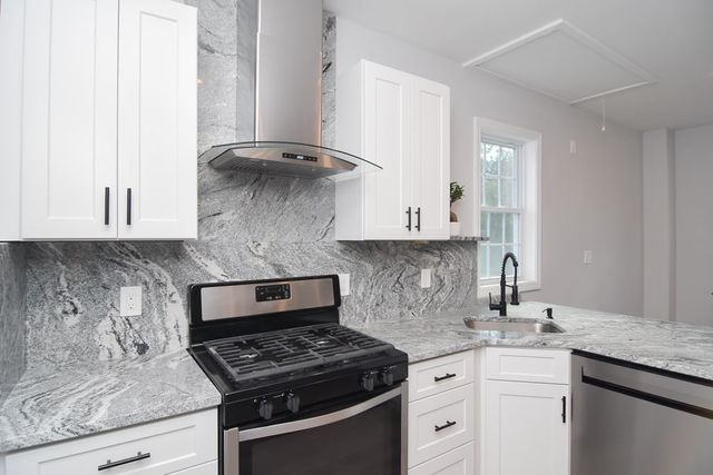 11 Station St, Sharon, MA 02067
