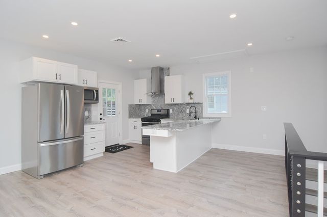 11 Station St, Sharon, MA 02067