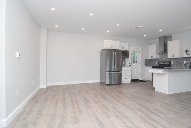 11 Station St, Sharon, MA 02067