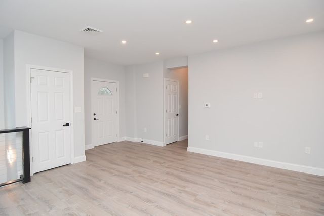 11 Station St, Sharon, MA 02067