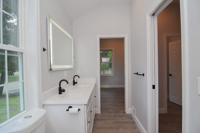 11 Station St, Sharon, MA 02067