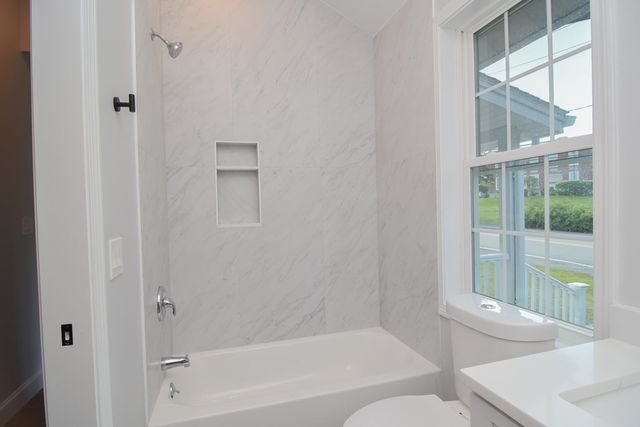 11 Station St, Sharon, MA 02067