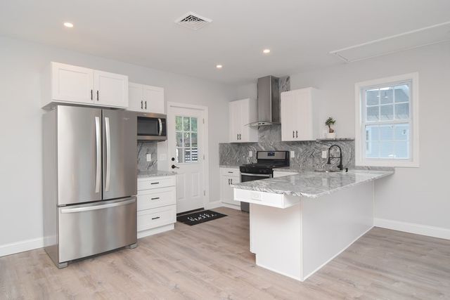 11 Station St, Sharon, MA 02067