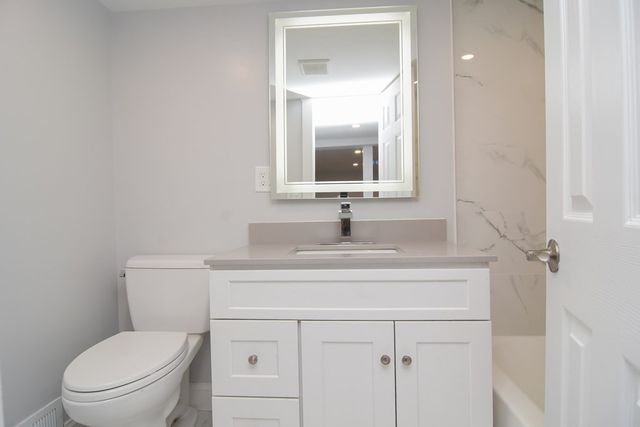 11 Station St, Sharon, MA 02067