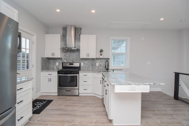 11 Station St, Sharon, MA 02067