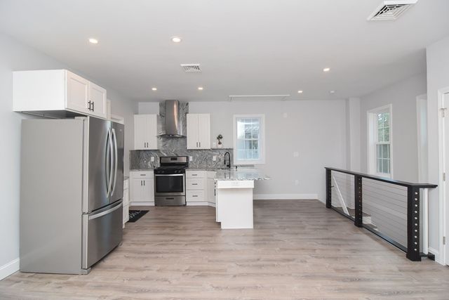 11 Station St, Sharon, MA 02067