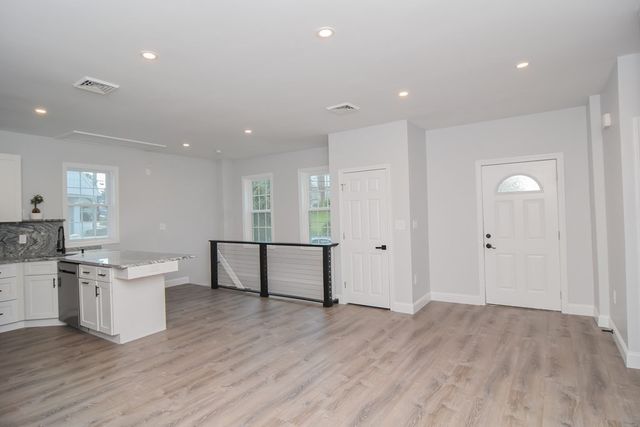 11 Station St, Sharon, MA 02067