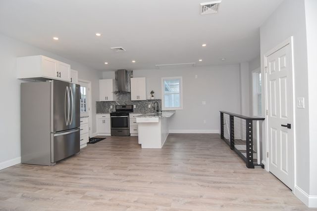 11 Station St, Sharon, MA 02067