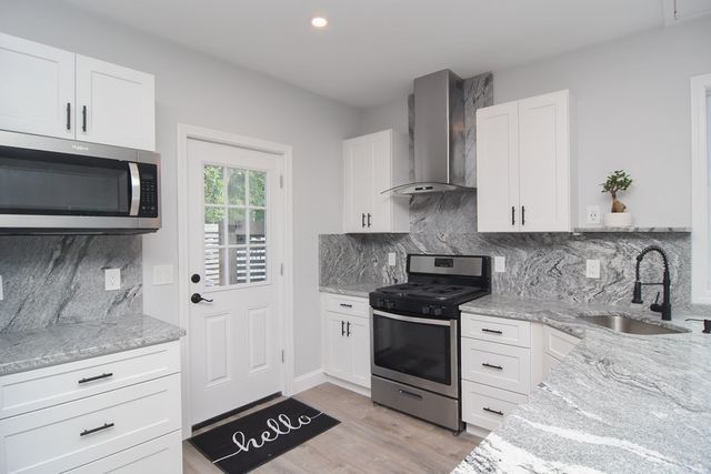 11 Station St, Sharon, MA 02067