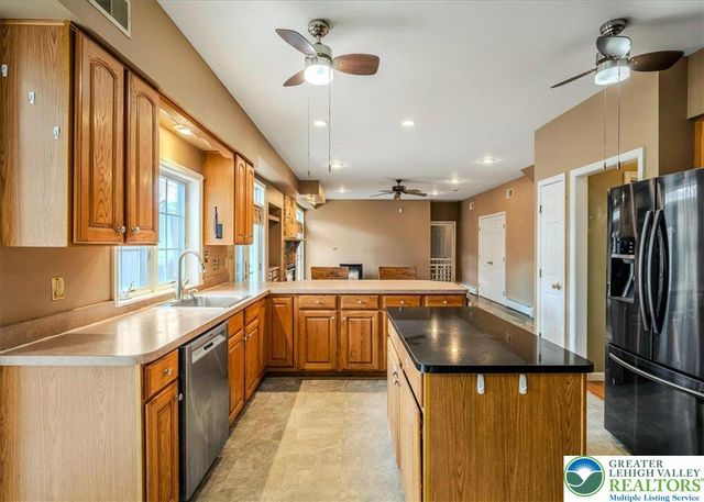 126 Devonshire Drive, Hamilton Twp, PA 18360