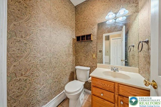 126 Devonshire Drive, Hamilton Twp, PA 18360