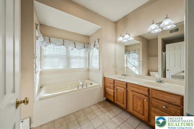 126 Devonshire Drive, Hamilton Twp, PA 18360