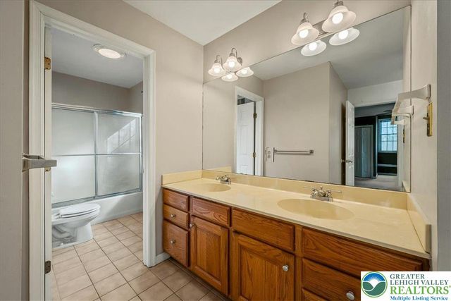 126 Devonshire Drive, Hamilton Twp, PA 18360