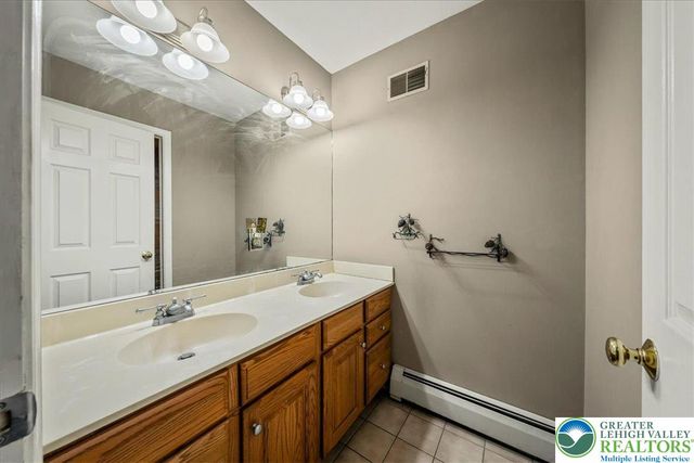 126 Devonshire Drive, Hamilton Twp, PA 18360