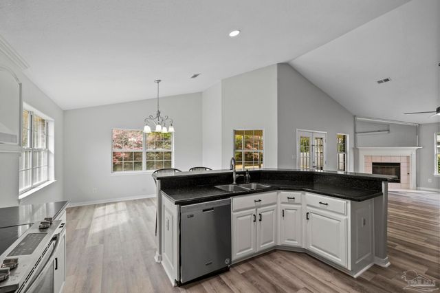 6559 Rambler Dr, Pensacola, FL 32505