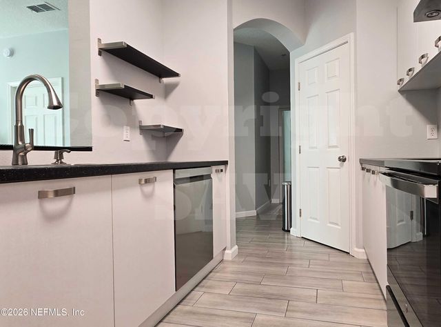 10550 BAYMEADOWS Road 522, Jacksonville, FL 32256