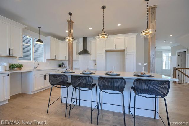 213 Mountain View Lane, Milford, MI 48381