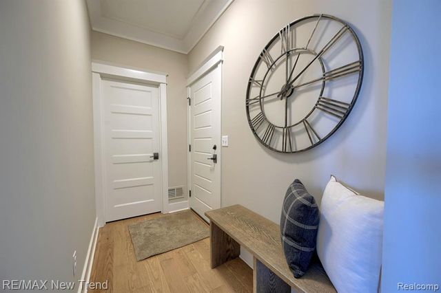 213 Mountain View Lane, Milford, MI 48381