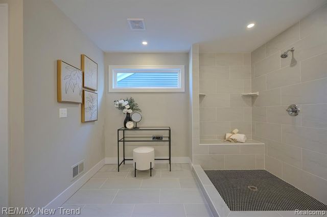 213 Mountain View Lane, Milford, MI 48381