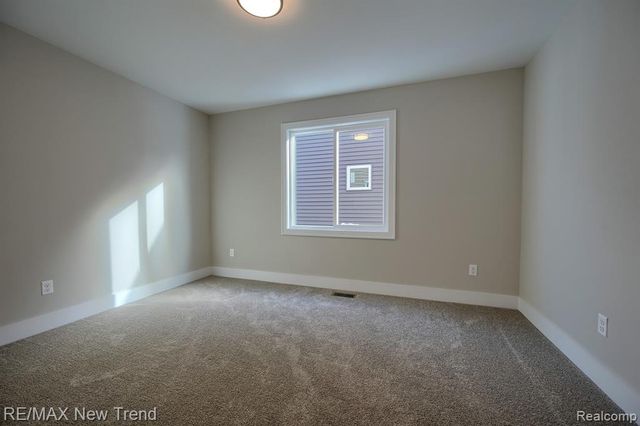 213 Mountain View Lane, Milford, MI 48381