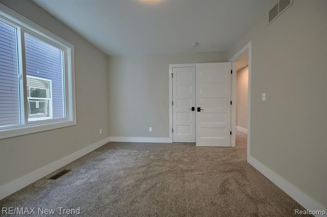 213 Mountain View Lane, Milford, MI 48381