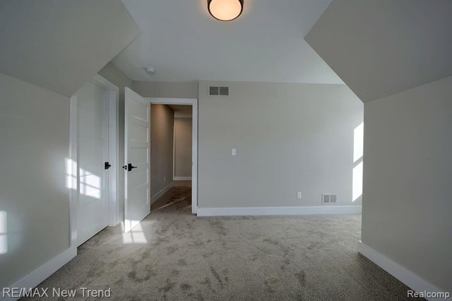 213 Mountain View Lane, Milford, MI 48381