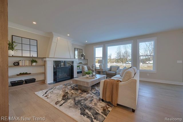 213 Mountain View Lane, Milford, MI 48381