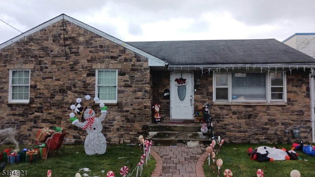 130 King St, Dover Town, NJ 07801