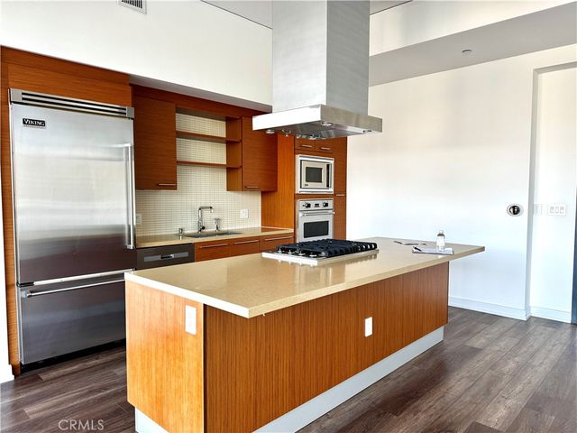9 MacArthur Place 1402, Santa Ana, CA 92707