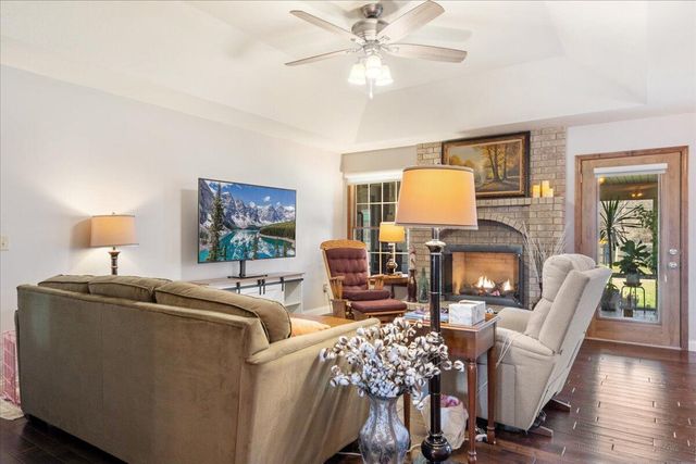 2163 E Cragmont Street, Springfield, MO 65804