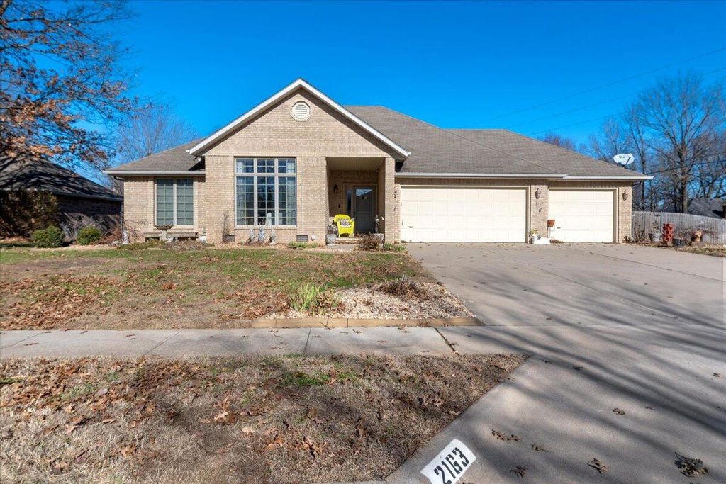 2163 E Cragmont Street, Springfield, MO 65804