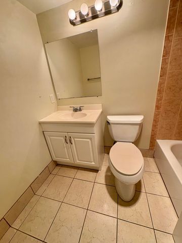 63 Coventry C, West Palm Beach, FL 33417
