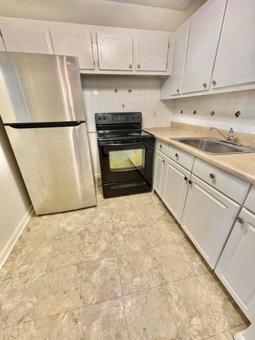 63 Coventry C, West Palm Beach, FL 33417