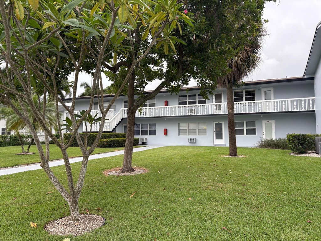 63 Coventry C, West Palm Beach, FL 33417