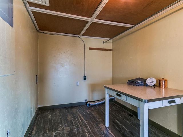 1217 W Industrial Road, Guthrie, OK 73044