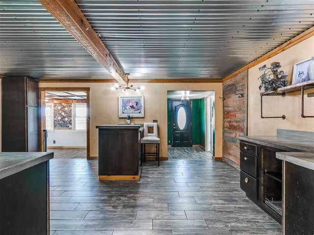 1217 W Industrial Road, Guthrie, OK 73044