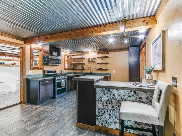 1217 W Industrial Road, Guthrie, OK 73044