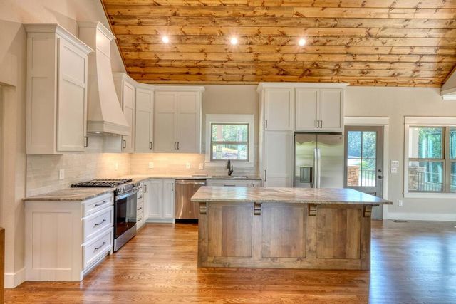 2079 Almont Road, Young Harris, GA 30582