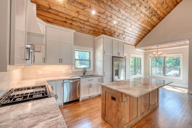 2079 Almont Road, Young Harris, GA 30582
