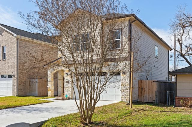 2211 Silverbonnet Street, Houston, TX 77055
