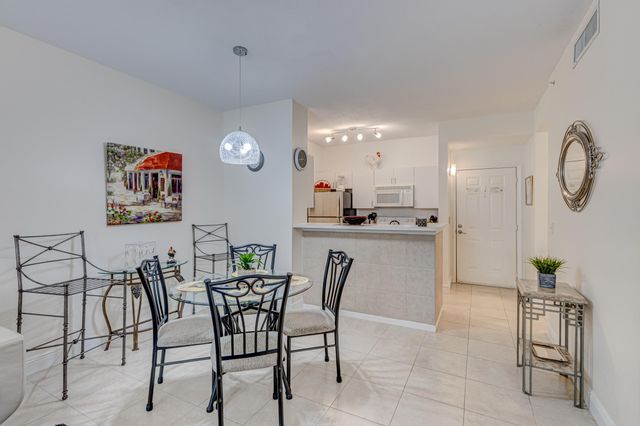 630 S Sapodilla Avenue 112, West Palm Beach, FL 33401