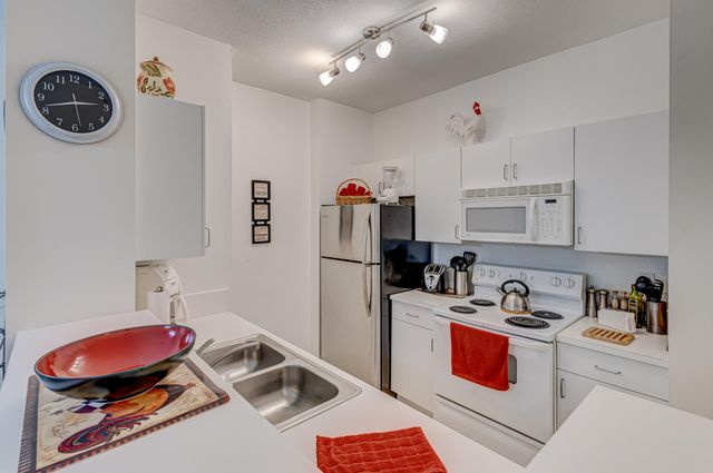 630 S Sapodilla Avenue 112, West Palm Beach, FL 33401