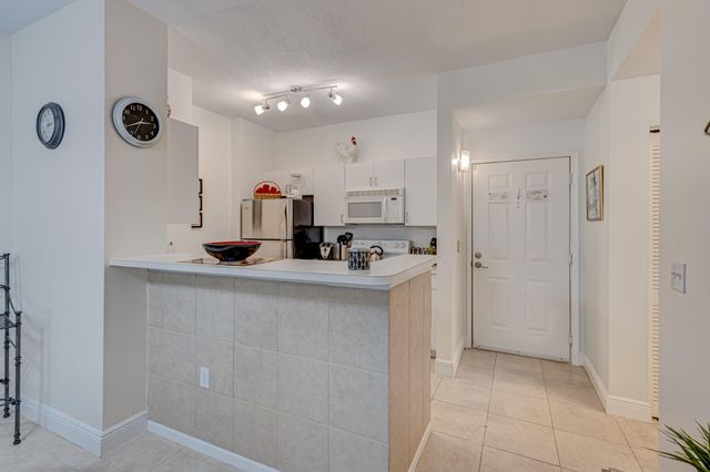 630 S Sapodilla Avenue 112, West Palm Beach, FL 33401